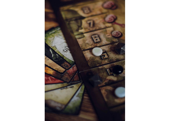 How Modern Board Games and Online Casinos Build Communities